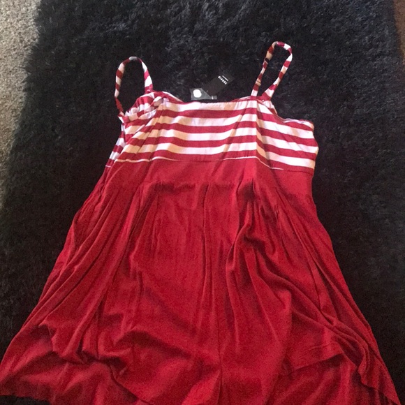 Retro white and red halter romper - Picture 2 of 3